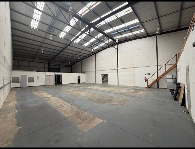 1,334M² WAREHOUSE TO LET IN HALFWAY HOUSE
